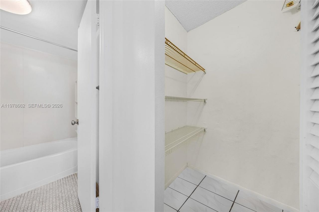 6900 Bay Dr , Unit 7E, Miami Beach, FL 33141 Photo