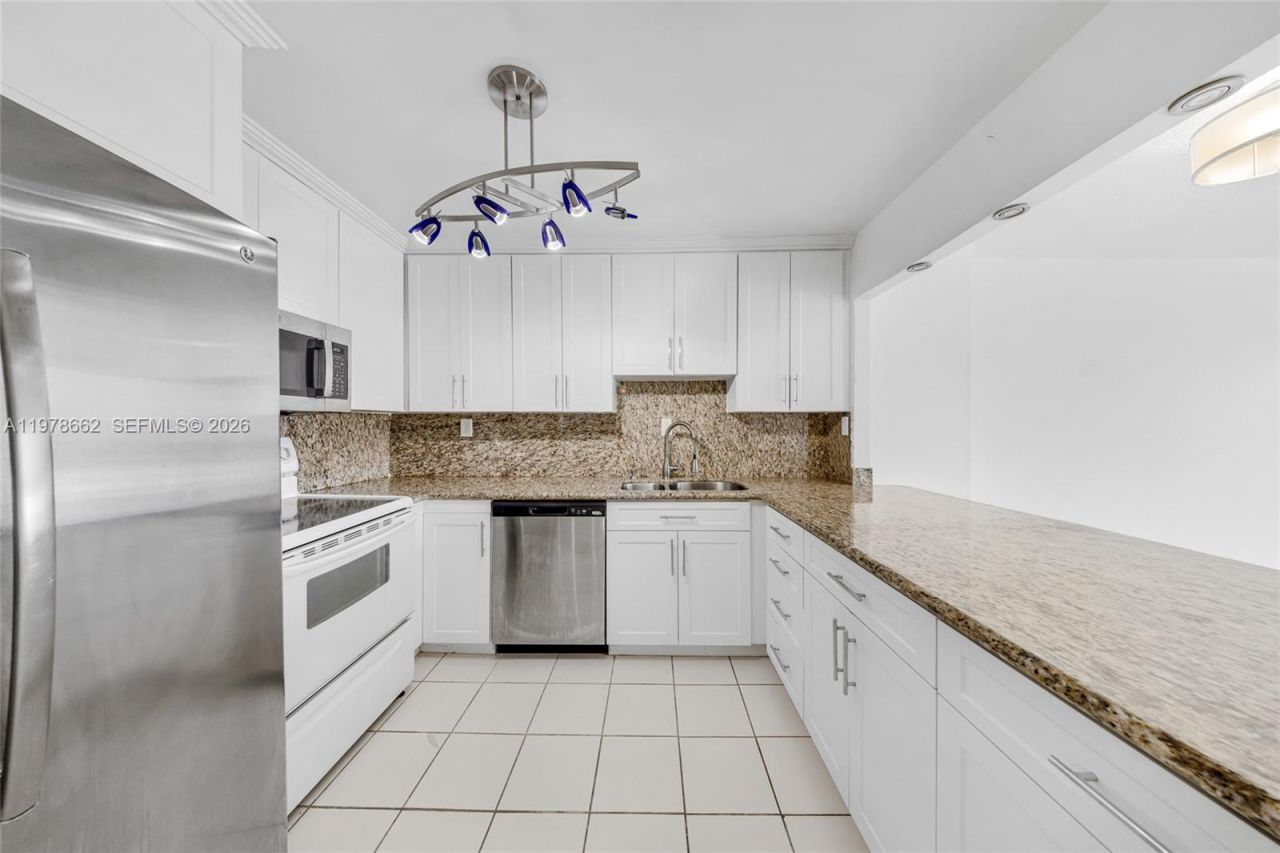 6900 Bay Dr , Unit 7E, Miami Beach, FL 33141 Photo