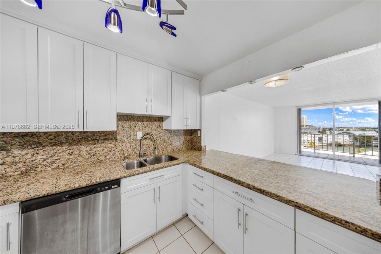 6900 Bay Dr , Unit 7E, Miami Beach, FL 33141 Photo