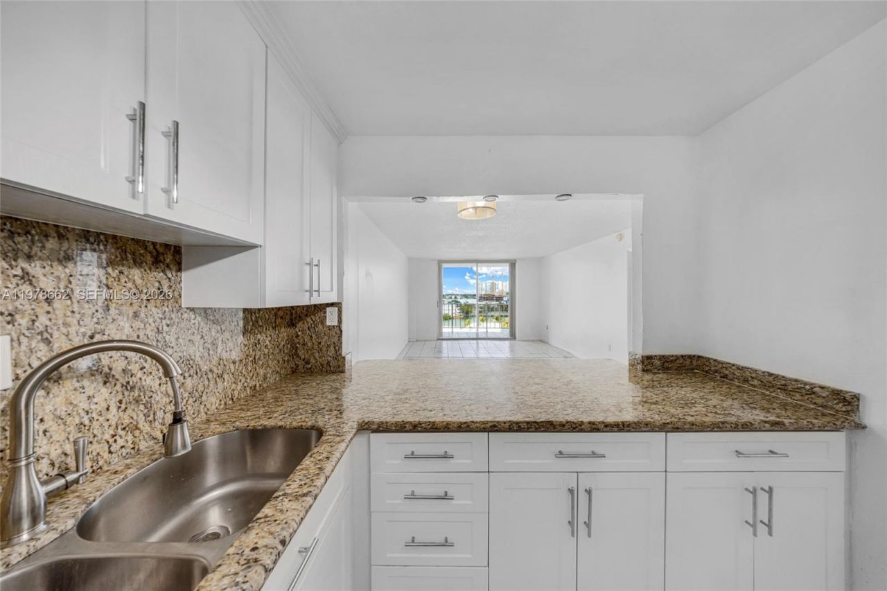 6900 Bay Dr , Unit 7E, Miami Beach, FL 33141 Photo
