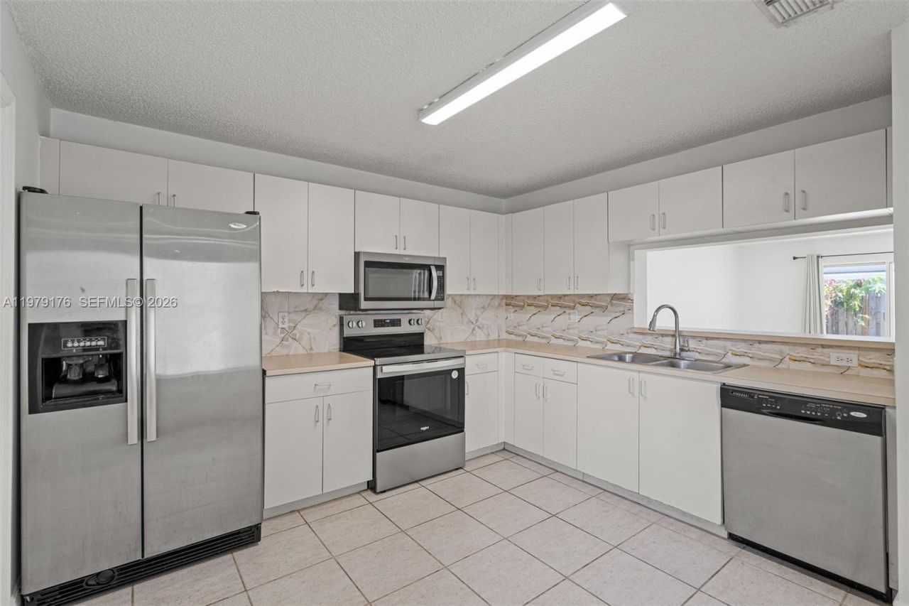 7413 SW 162nd Path , Miami, FL 33193 Photo