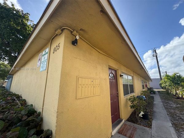 805 S H St , Lake Worth, FL 33460