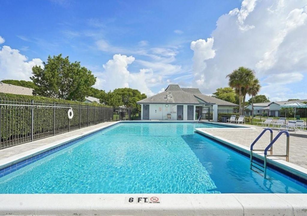 8019 NW 100th Dr, Tamarac, FL 33321 Photo