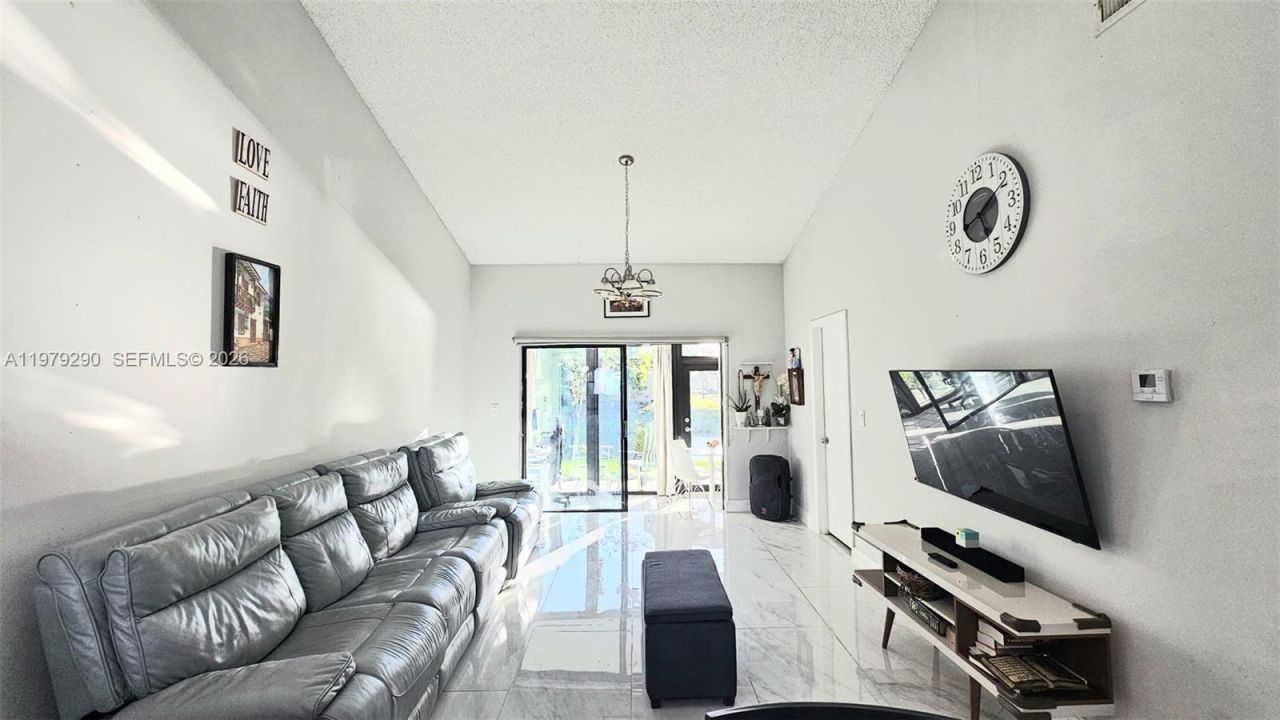 8019 NW 100th Dr, Tamarac, FL 33321 Photo