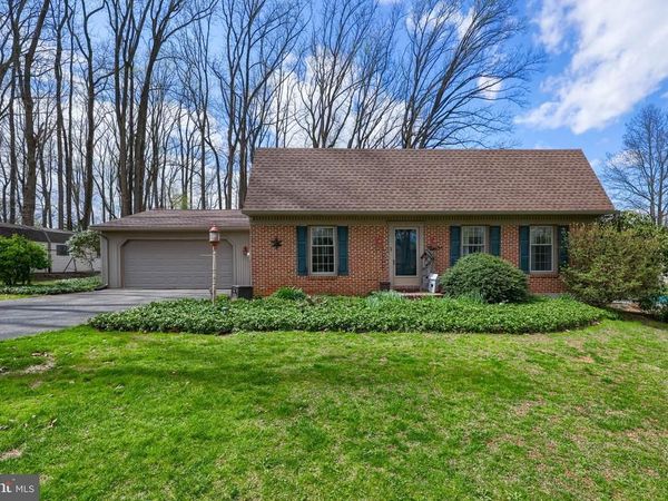 8 ELK CIRCLE, NEW PROVIDENCE, PA 17560