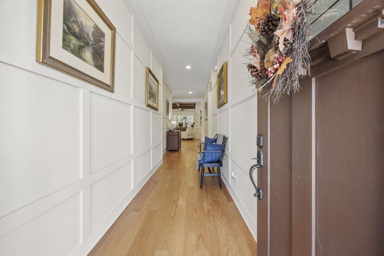 451 Seabury Ln. Photo 6