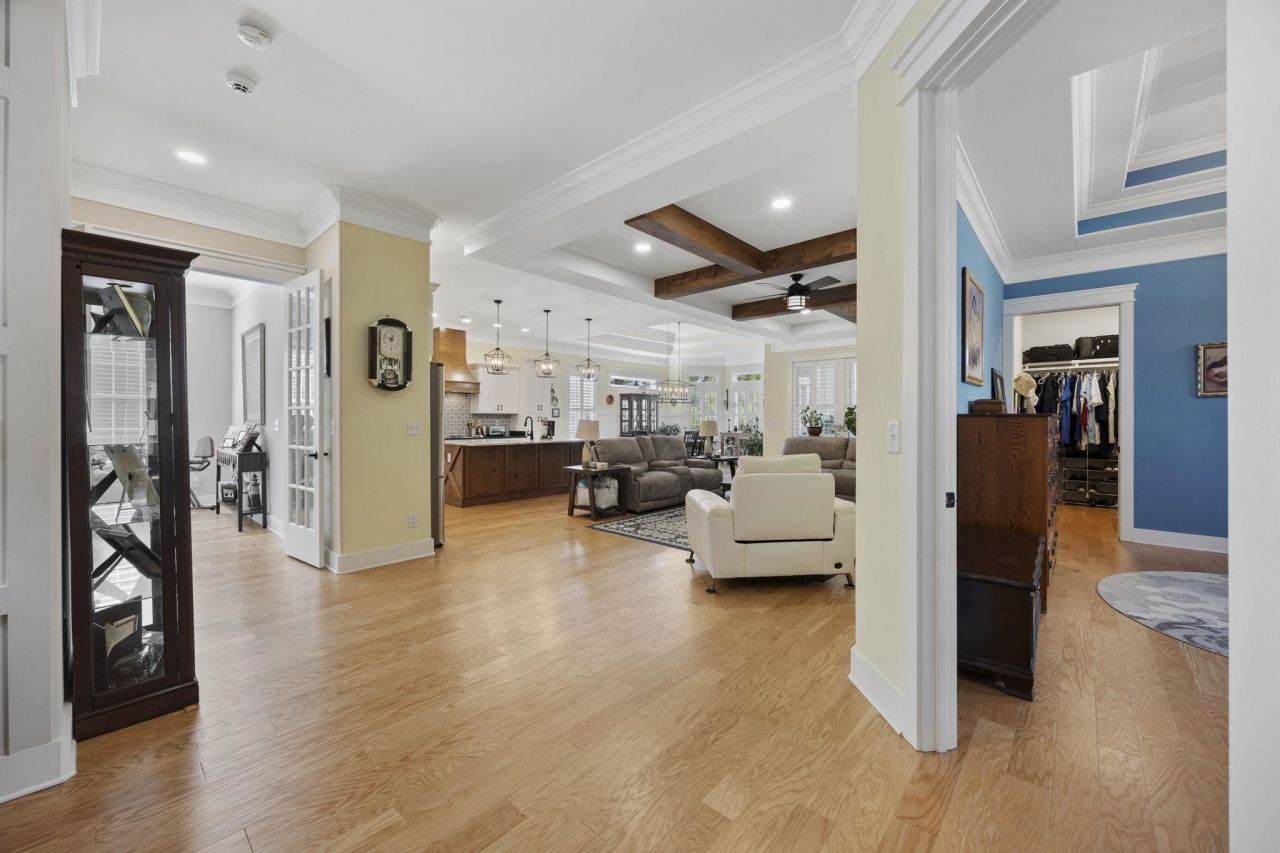 451 Seabury Ln. Photo 7