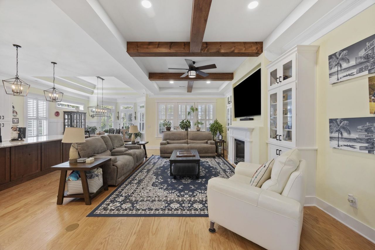 451 Seabury Ln. Photo 8