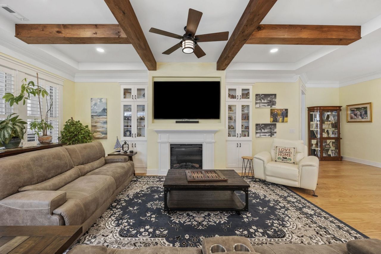 451 Seabury Ln. Photo 9