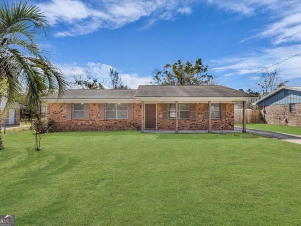 121 Deerwood Court, Hinesville, GA 31313