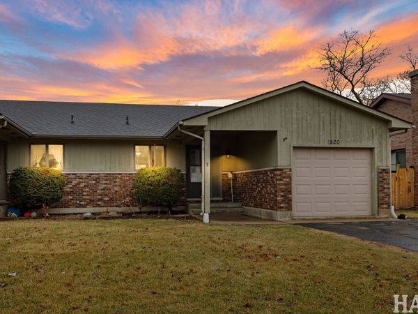 920 Pleasant Street , Woodstock, IL 60098