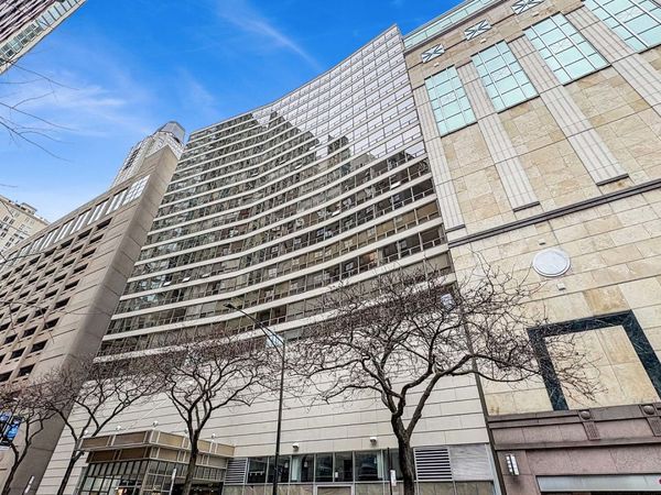 110 E Delaware Place, Unit 401, Chicago, IL 60611