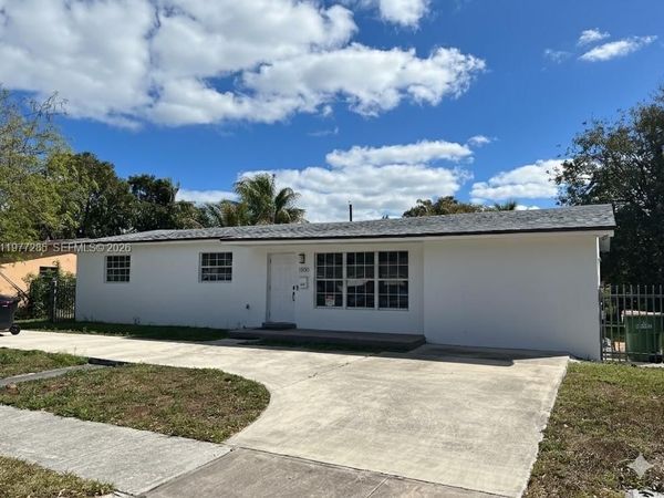 1500 NE 137th St , North Miami, FL 33161