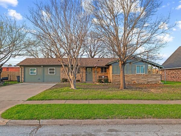 614 Greenbrook Lane, Grand Prairie, TX 75052