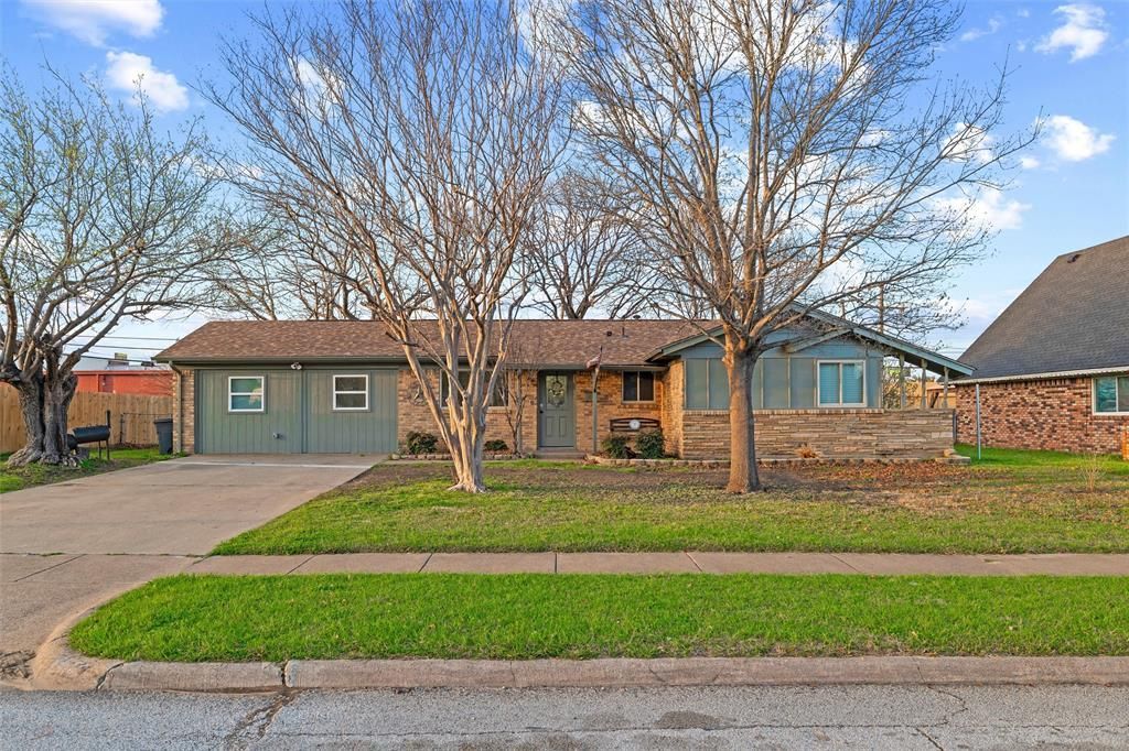 614 Greenbrook Lane, Grand Prairie, TX 75052 Main Photo