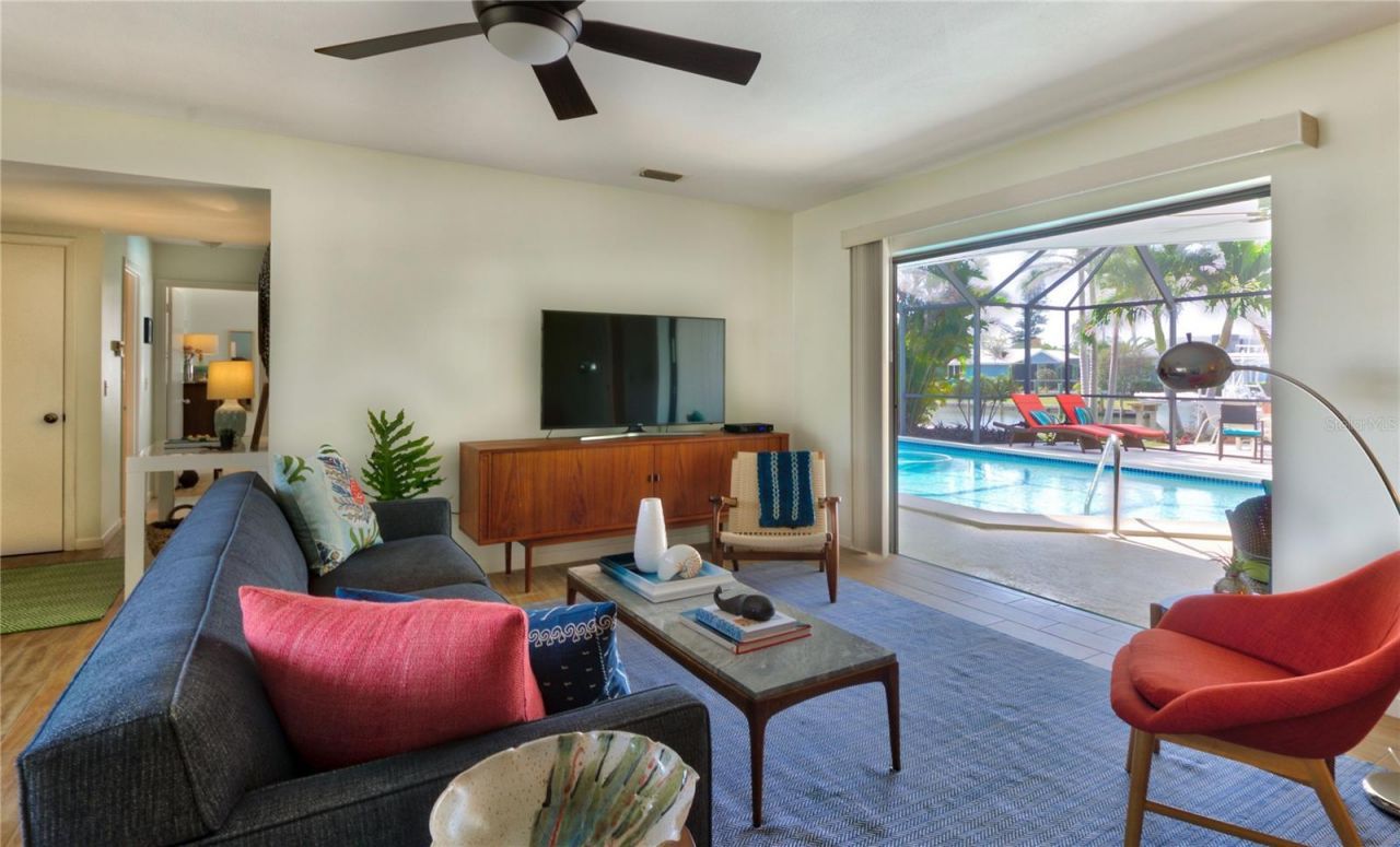 608 Gladstone Lane, Holmes Beach, FL 34217 Photo