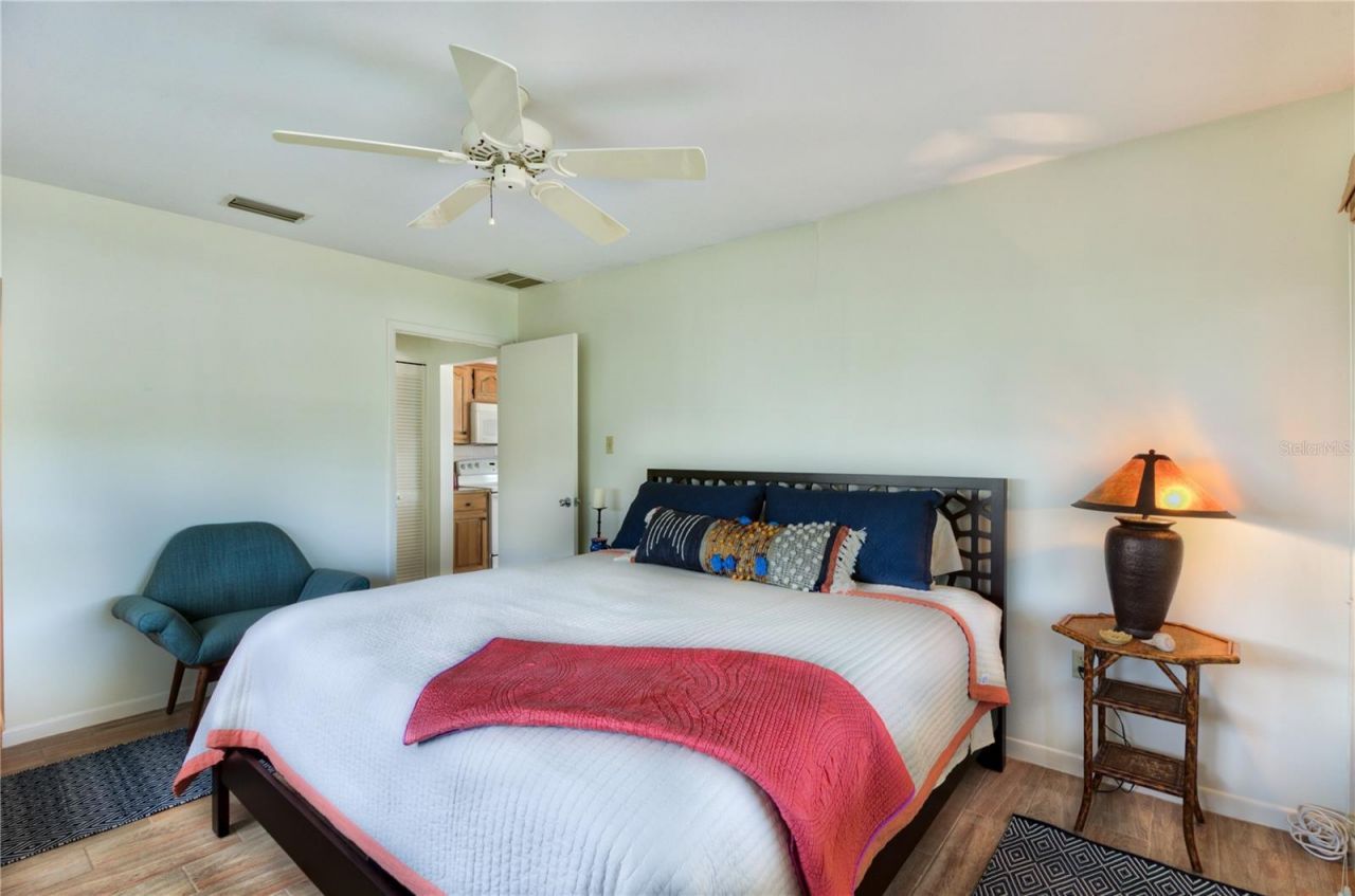 608 Gladstone Lane, Holmes Beach, FL 34217 Photo