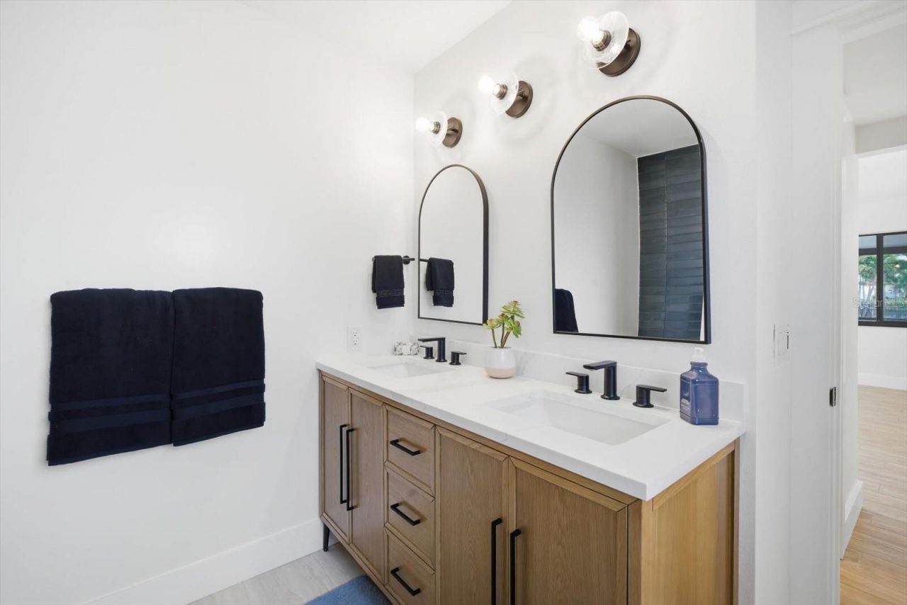 608 Gladstone Lane, Holmes Beach, FL 34217 Photo