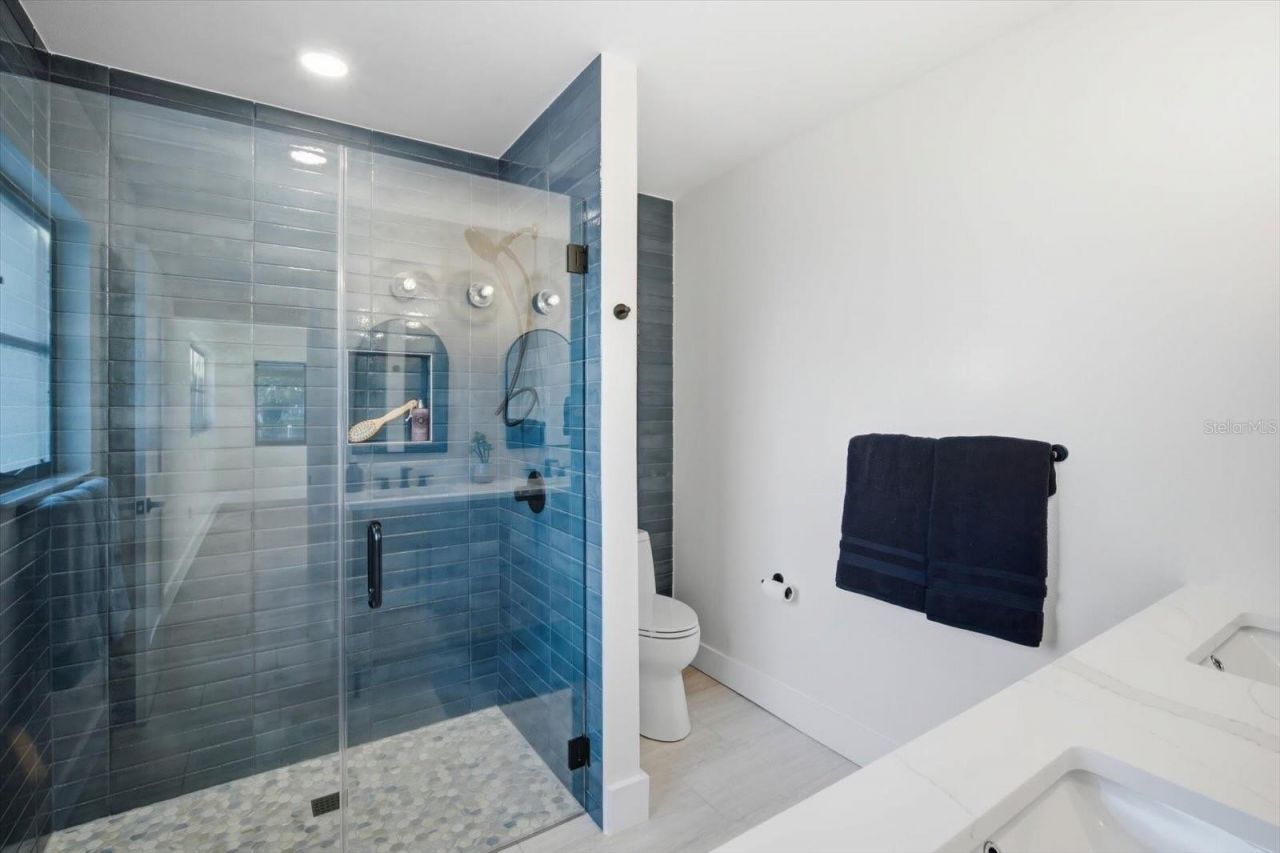 608 Gladstone Lane, Holmes Beach, FL 34217 Photo