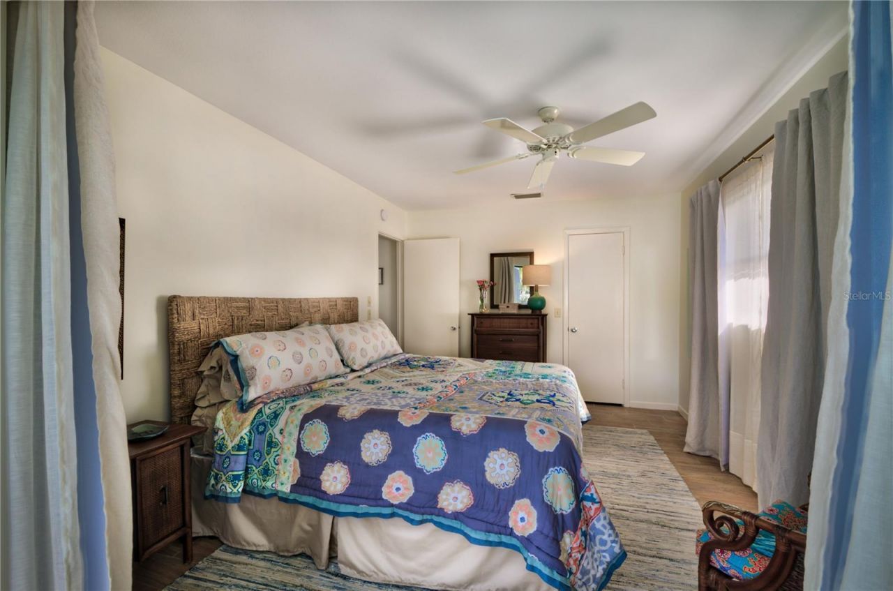 608 Gladstone Lane, Holmes Beach, FL 34217 Photo