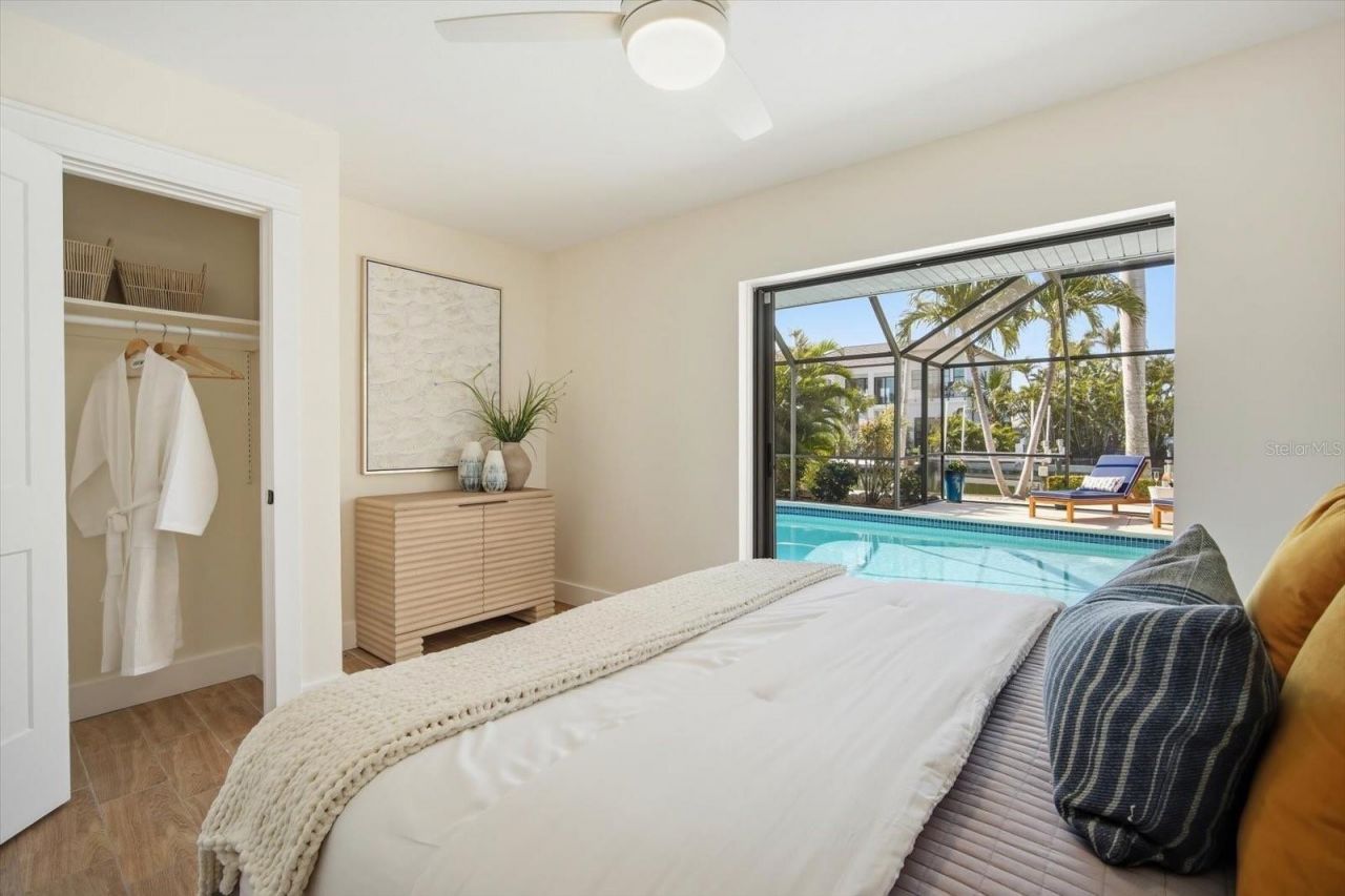 608 Gladstone Lane, Holmes Beach, FL 34217 Photo