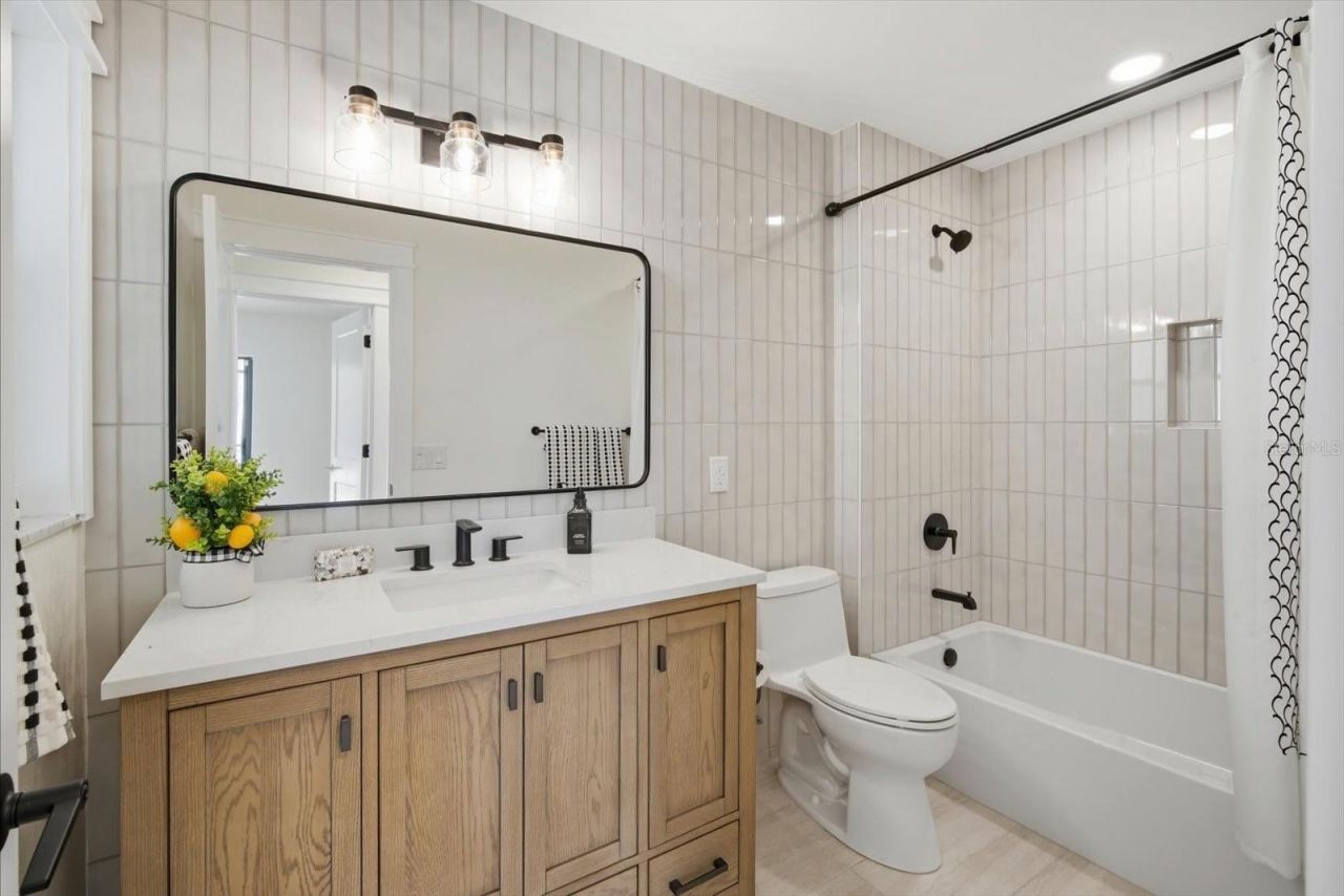 608 Gladstone Lane, Holmes Beach, FL 34217 Photo