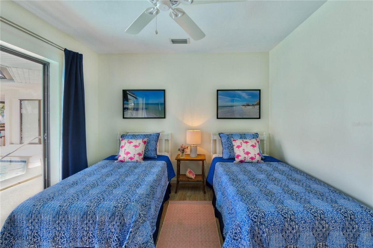 608 Gladstone Lane, Holmes Beach, FL 34217 Photo