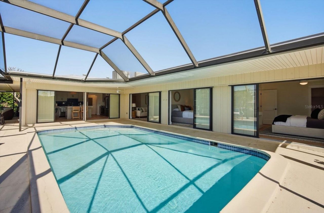 608 Gladstone Lane, Holmes Beach, FL 34217 Photo