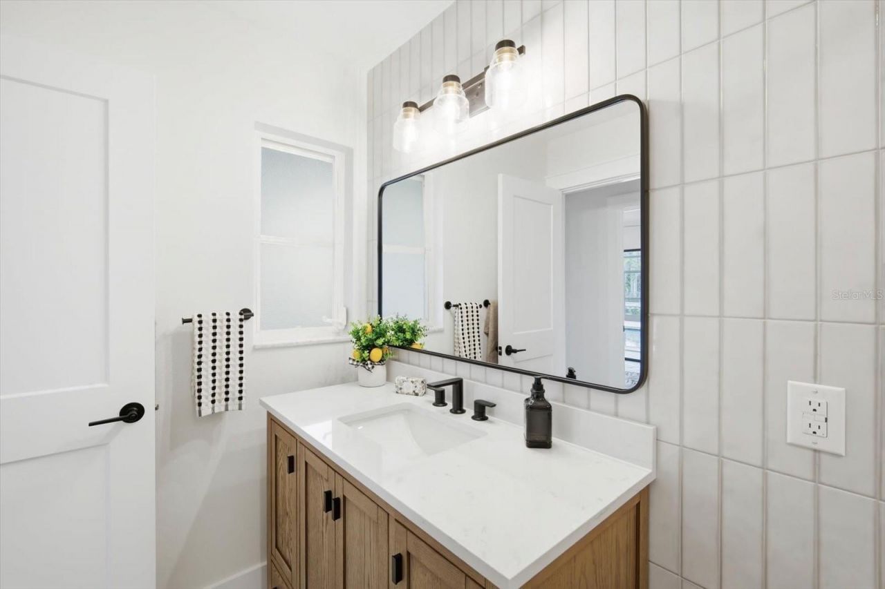 608 Gladstone Lane, Holmes Beach, FL 34217 Photo