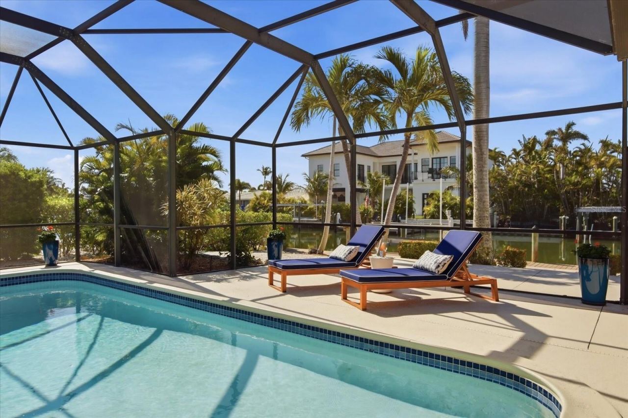 608 Gladstone Lane, Holmes Beach, FL 34217 Photo
