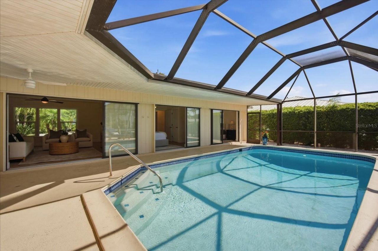 608 Gladstone Lane, Holmes Beach, FL 34217 Photo