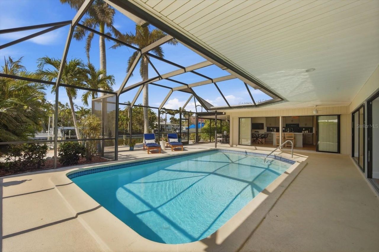 608 Gladstone Lane, Holmes Beach, FL 34217 Photo