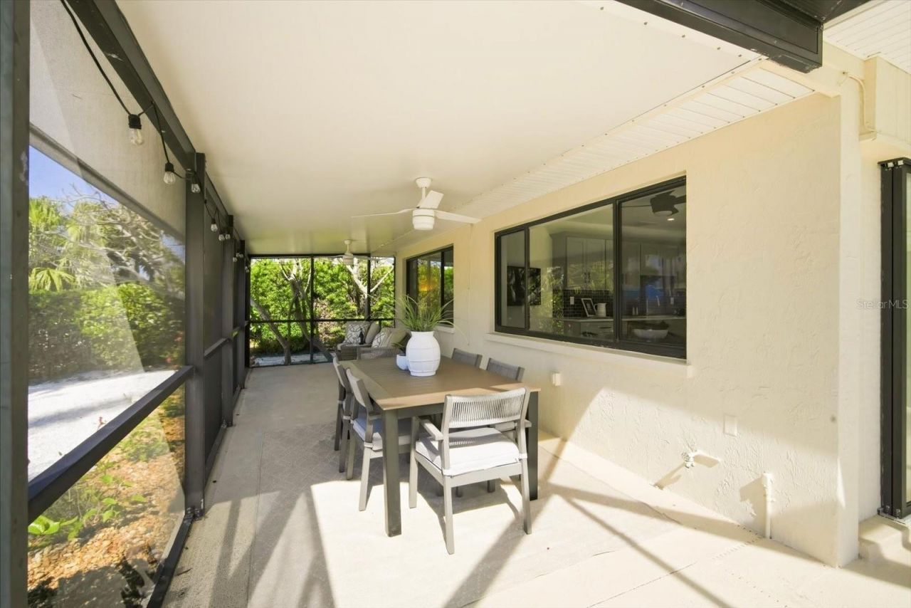 608 Gladstone Lane, Holmes Beach, FL 34217 Photo
