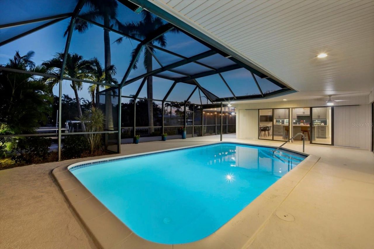 608 Gladstone Lane, Holmes Beach, FL 34217 Photo