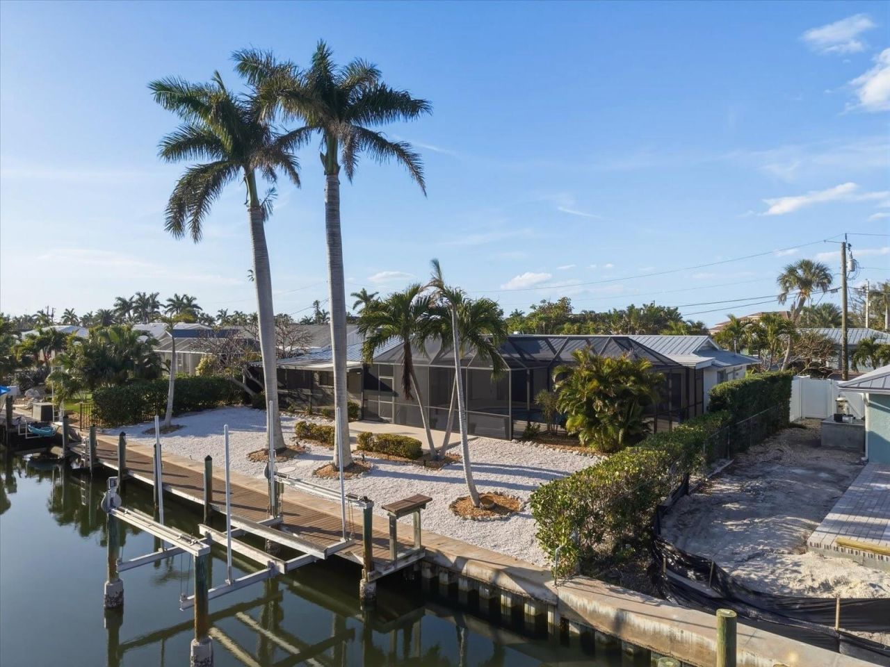 608 Gladstone Lane, Holmes Beach, FL 34217 Photo