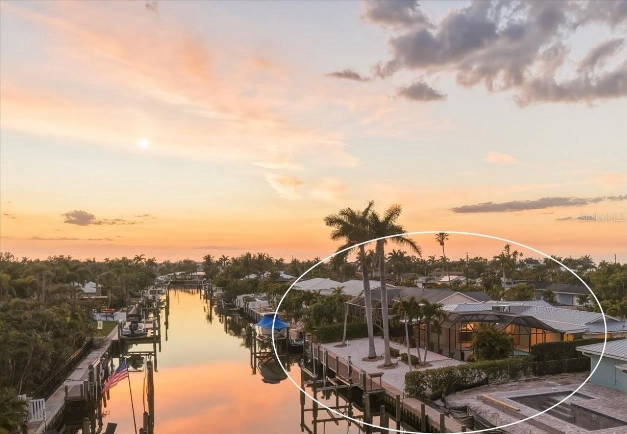 608 Gladstone Lane, Holmes Beach, FL 34217 Photo