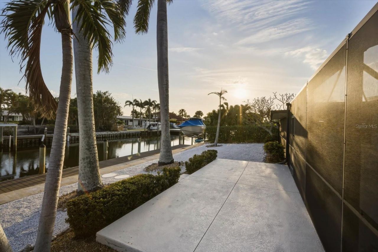 608 Gladstone Lane, Holmes Beach, FL 34217 Photo