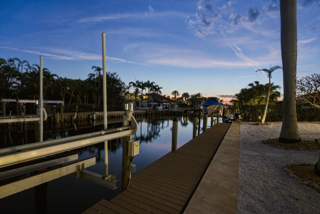 608 Gladstone Lane, Holmes Beach, FL 34217 Photo