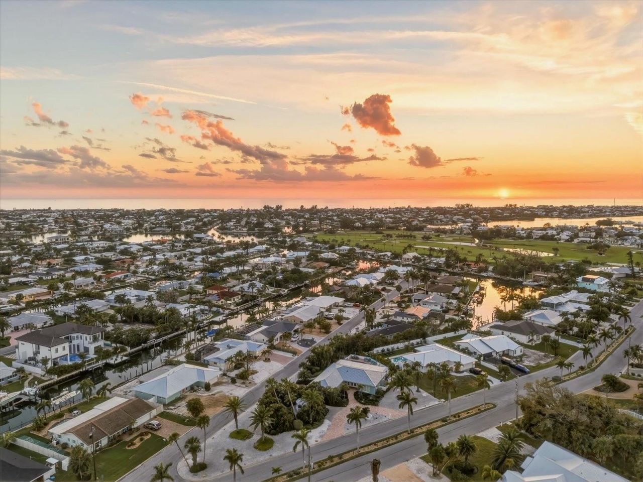 608 Gladstone Lane, Holmes Beach, FL 34217 Photo
