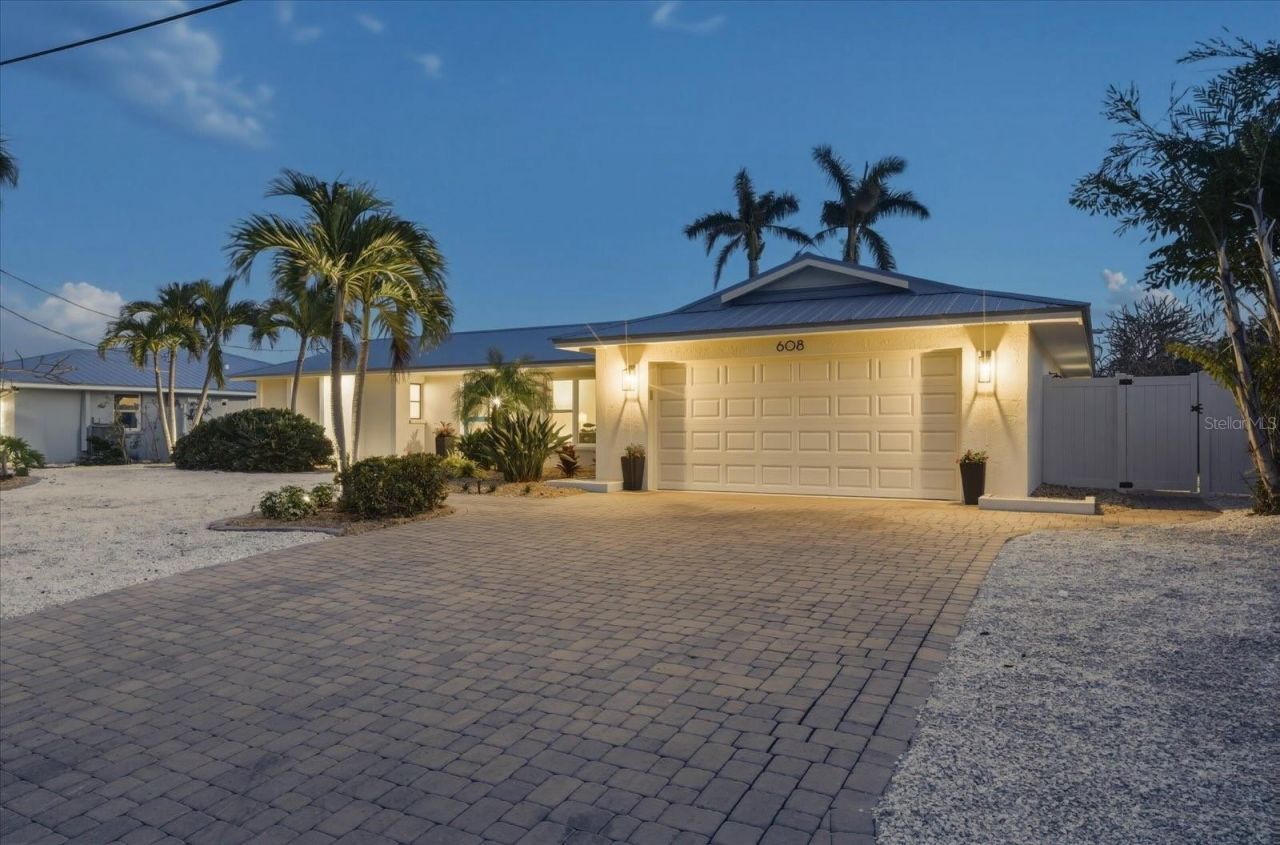 608 Gladstone Lane, Holmes Beach, FL 34217 Photo