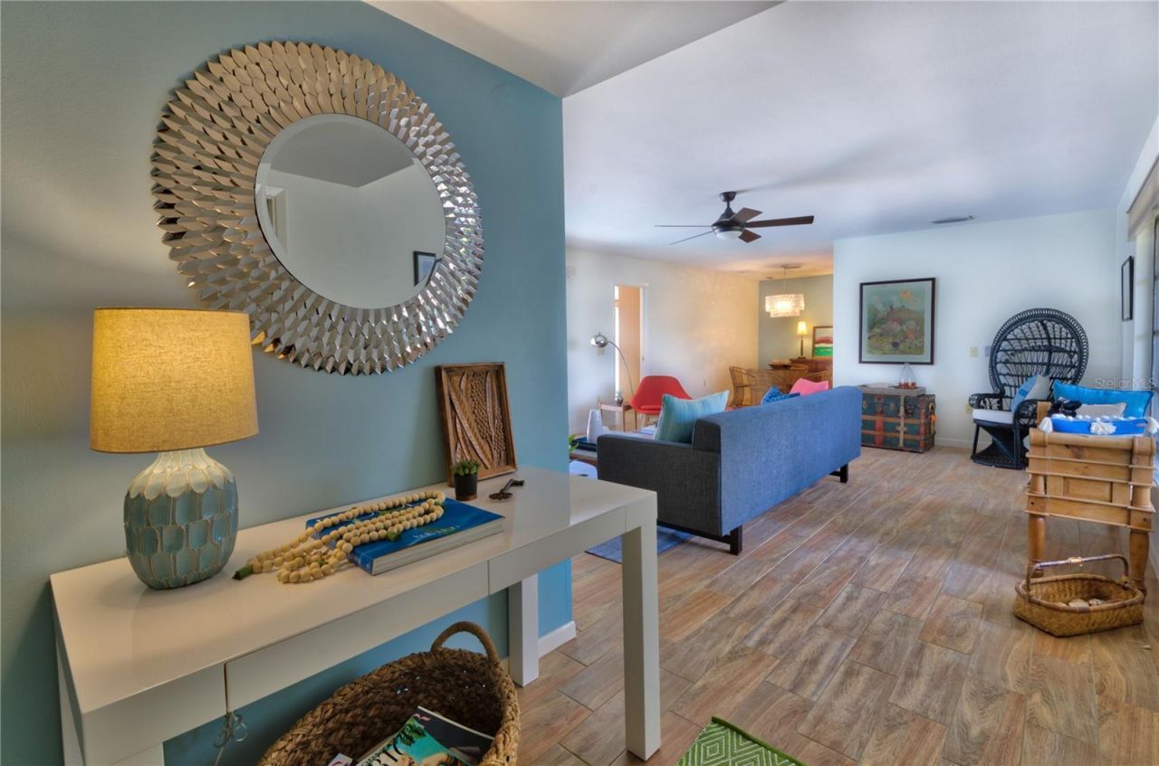 608 Gladstone Lane, Holmes Beach, FL 34217 Photo