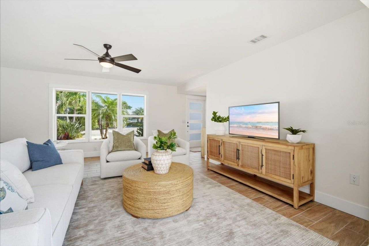 608 Gladstone Lane, Holmes Beach, FL 34217 Photo