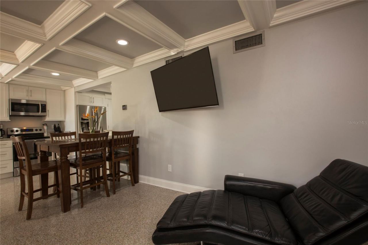 472 N Causeway, New Smyrna Beach, FL 32169 Photo