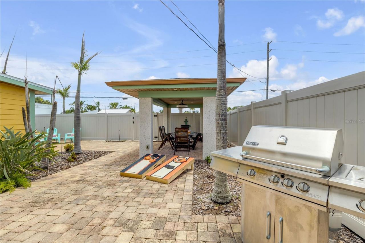 472 N Causeway, New Smyrna Beach, FL 32169 Photo