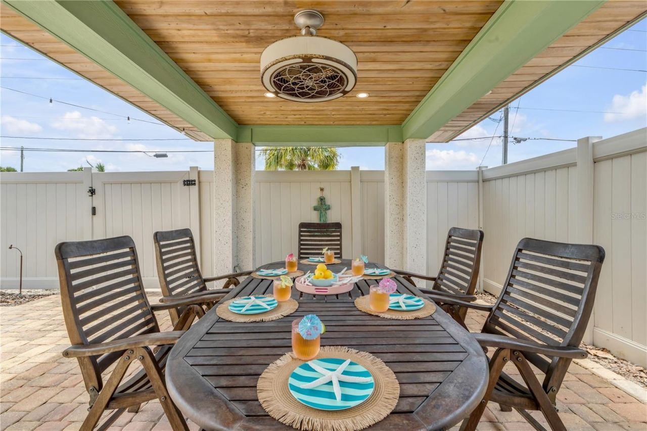 472 N Causeway, New Smyrna Beach, FL 32169 Photo