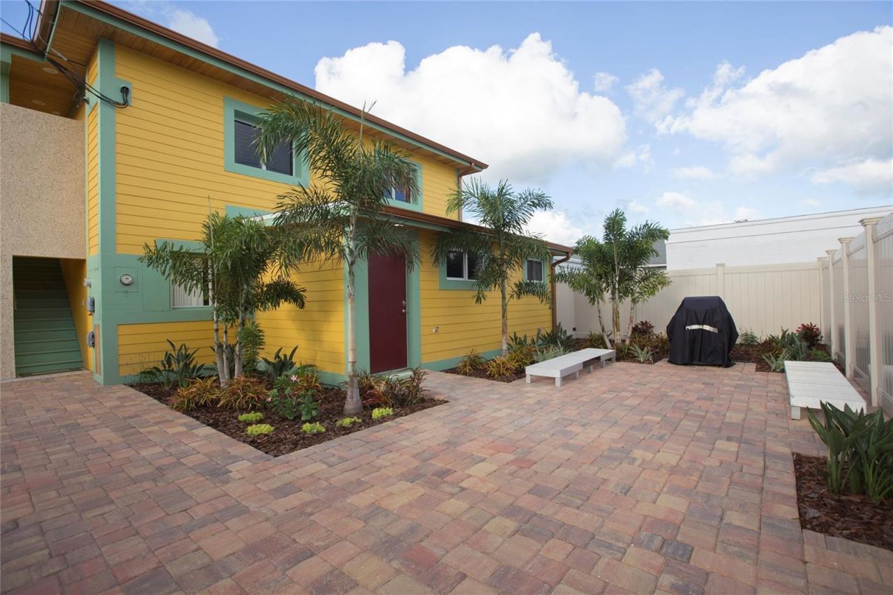 472 N Causeway, New Smyrna Beach, FL 32169 Photo