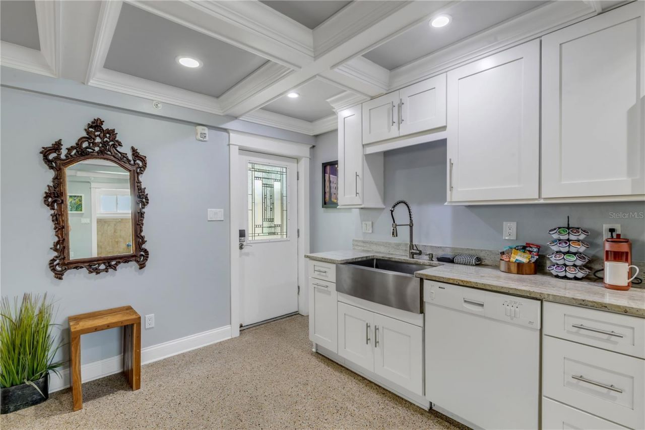 472 N Causeway, New Smyrna Beach, FL 32169 Photo