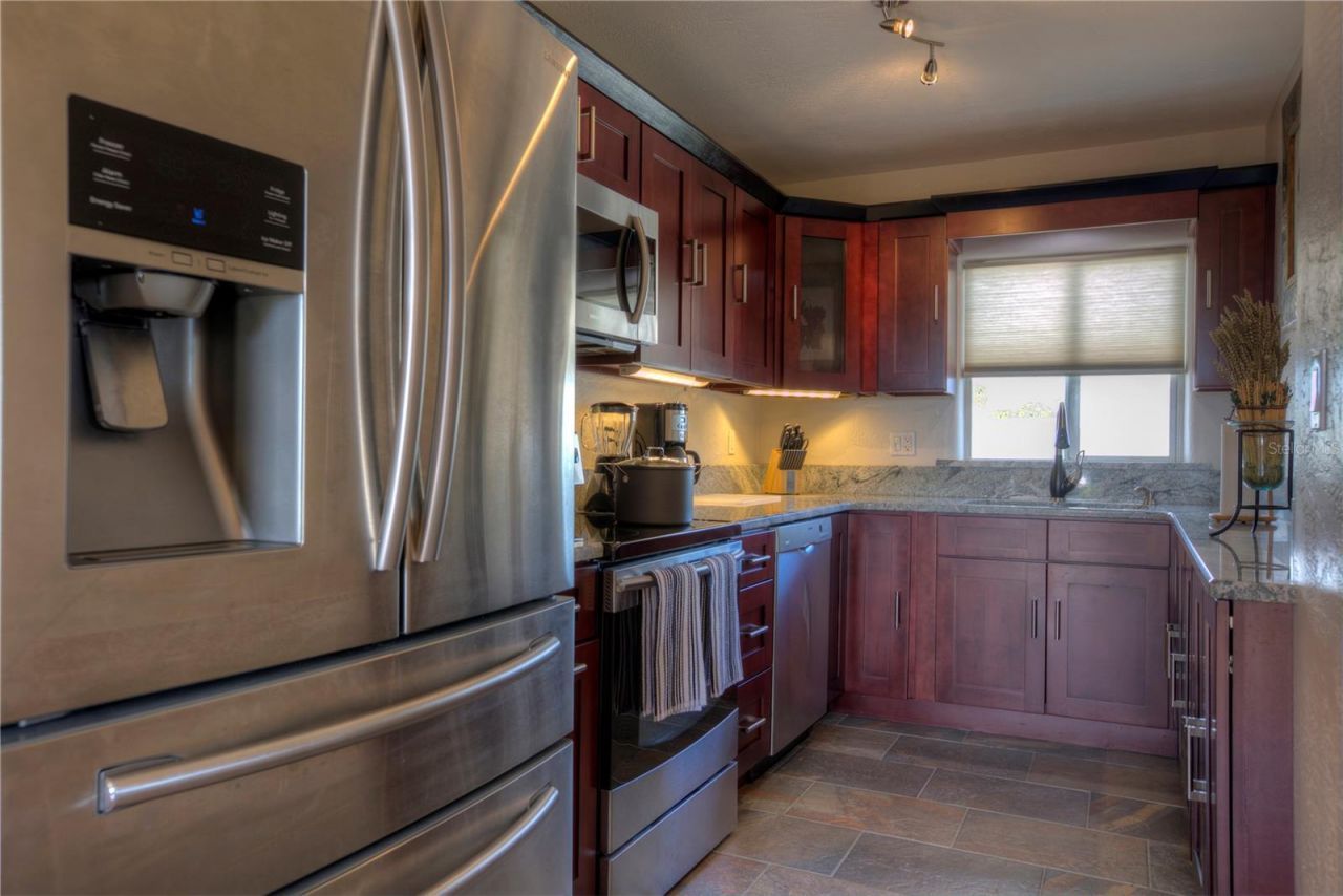 472 N Causeway, New Smyrna Beach, FL 32169 Photo