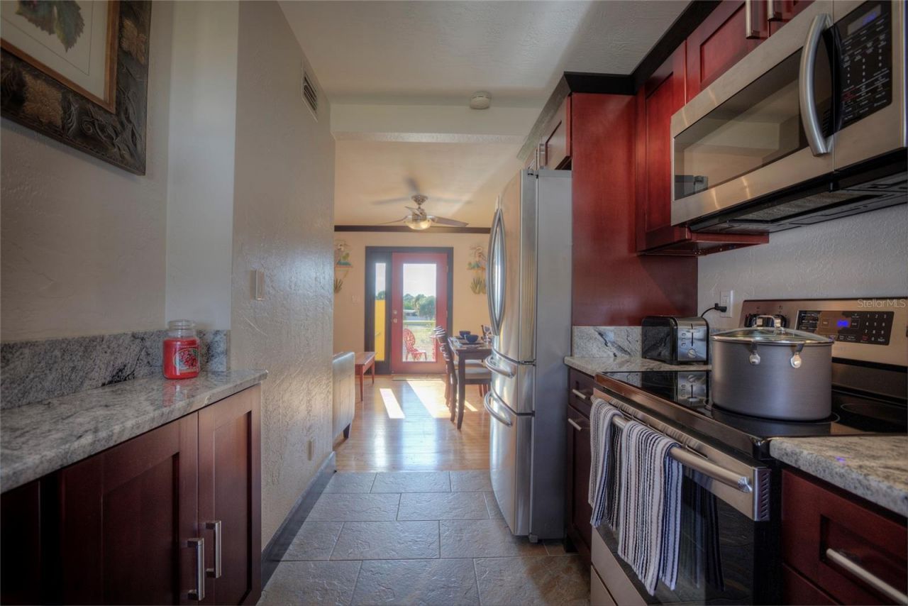 472 N Causeway, New Smyrna Beach, FL 32169 Photo