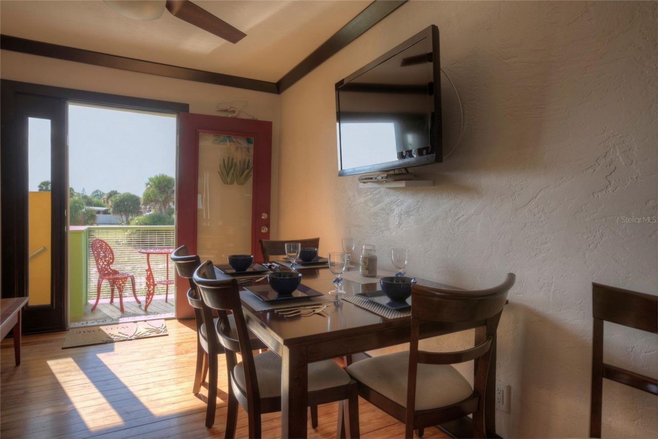 472 N Causeway, New Smyrna Beach, FL 32169 Photo